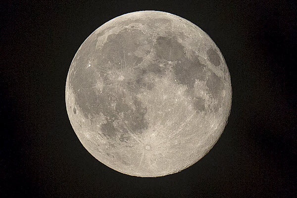 AAeAE41--Moon_6x4r_600px.jpg